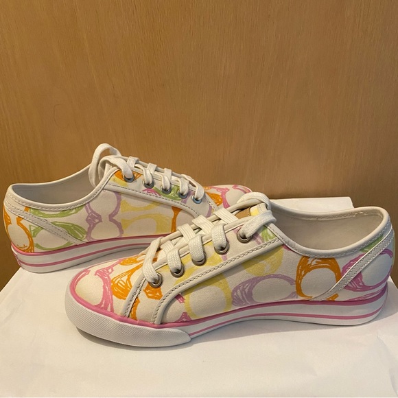 Brand New COACH Dee Vintage Sneakers - Picture 3 of 9